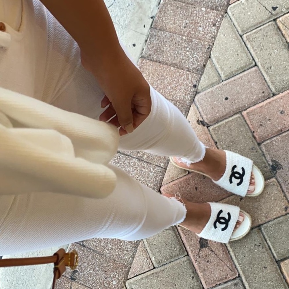 Chanel 20A Espadrille Ivory Black Size 39 - Picture 2 of 9
